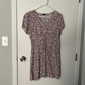 Very cute short dress goes well with heels, sandals or sneakers